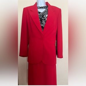 Le Suit skirt set in red